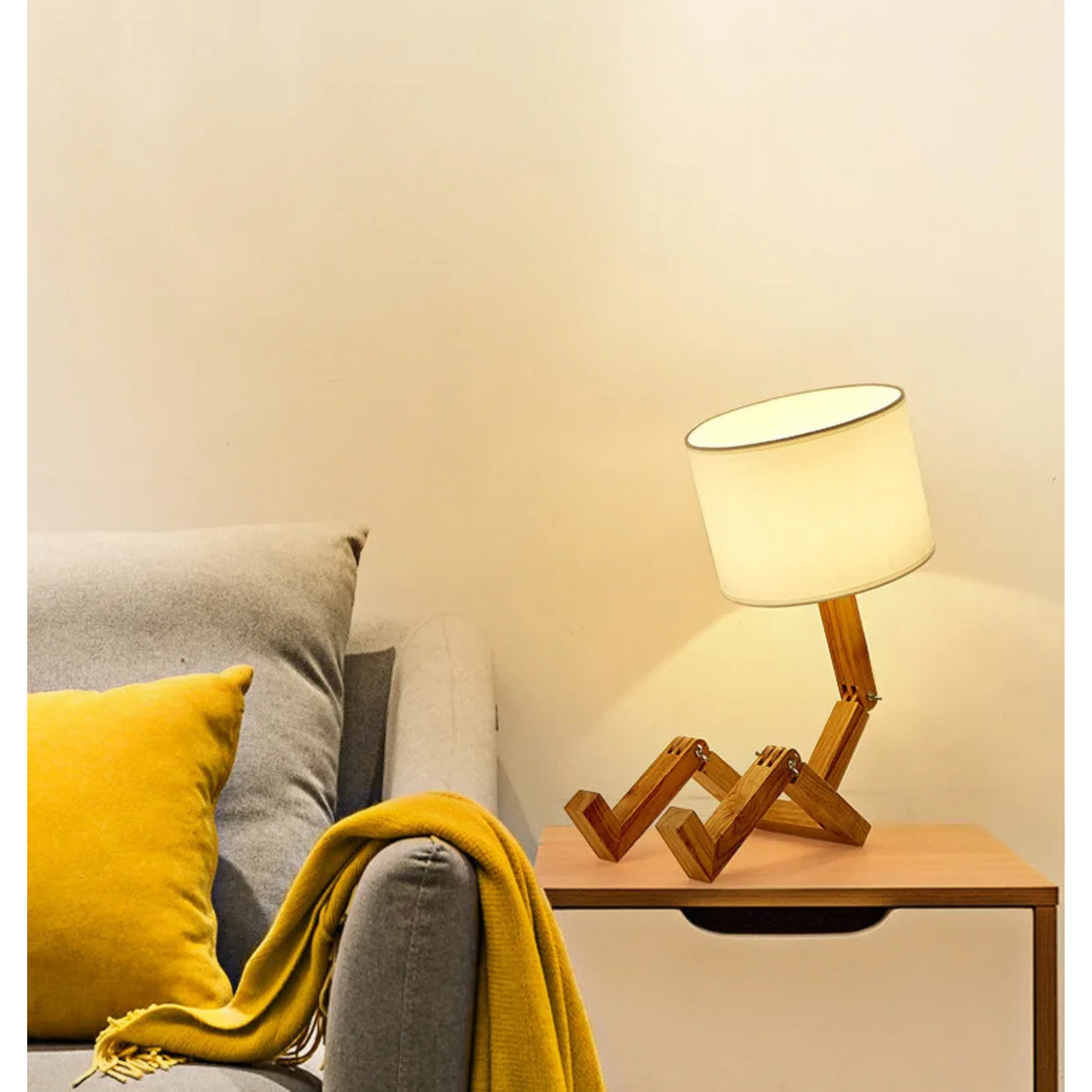 Lampe de chevet en bois artisanale en forme de petit bonhomme