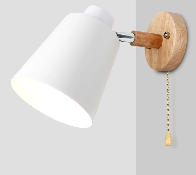 Lampe de chevet murale scandinave avec abat-jour en métal et base en bois avec interrupteur à cordon
