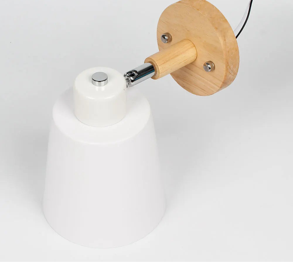 Lampe de chevet murale scandinave avec abat-jour en métal et base en bois avec interrupteur à cordon