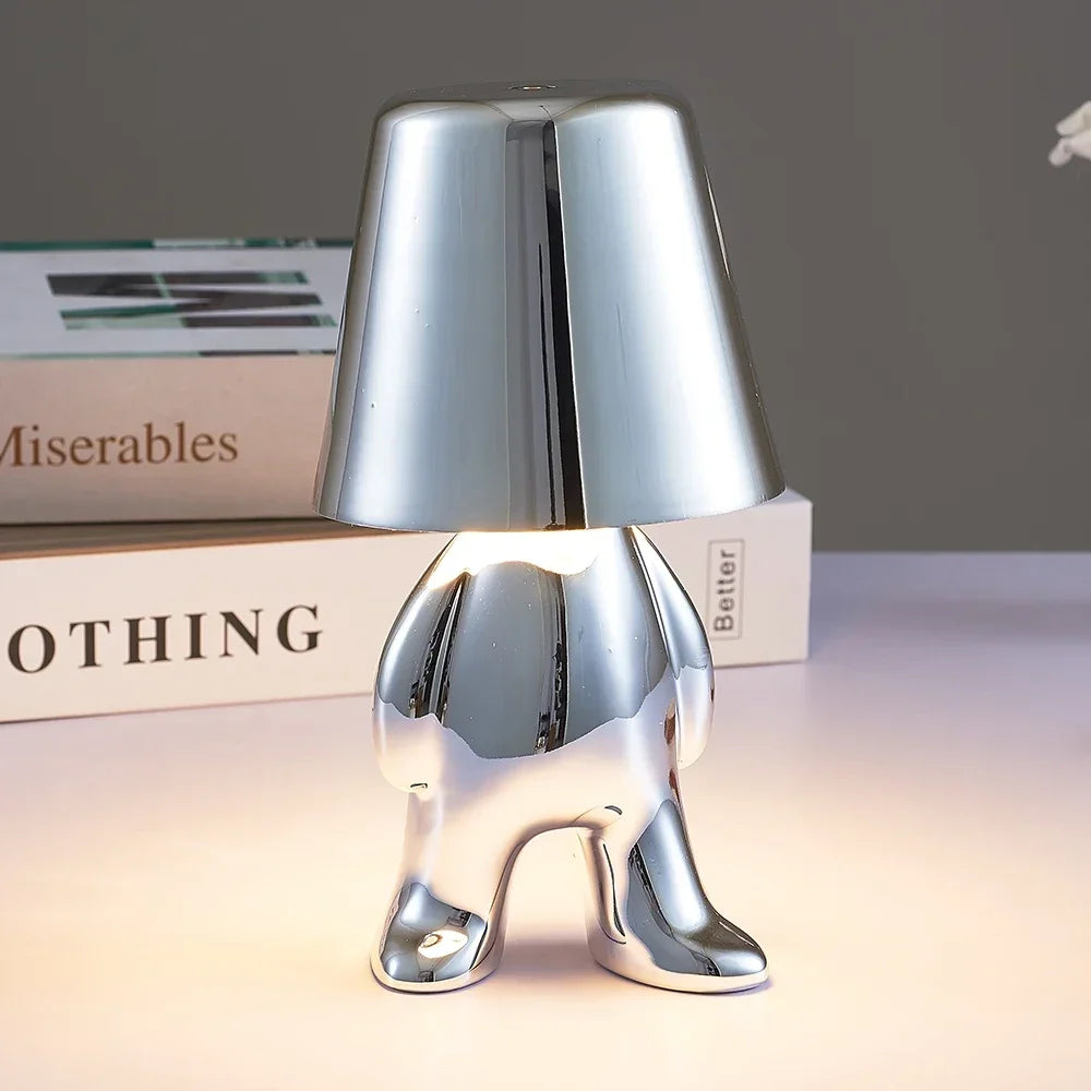 Lampe de chevet design petit bonhomme en métal tactile or et argent