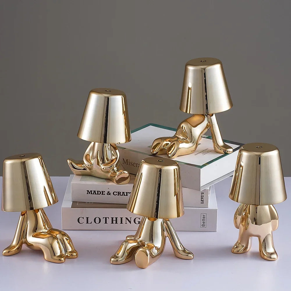 Lampe de chevet design petit bonhomme en métal tactile or et argent
