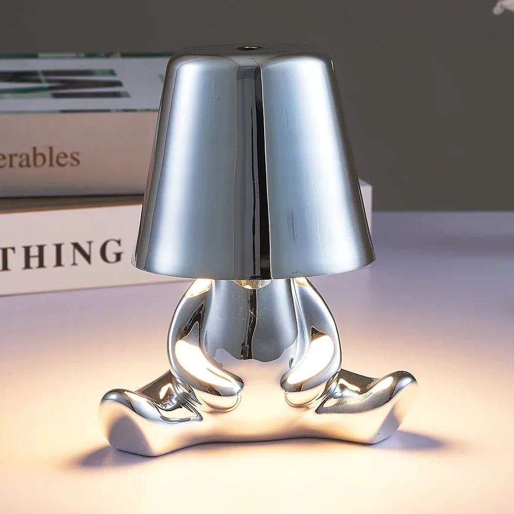 Lampe de chevet design petit bonhomme en métal tactile or et argent