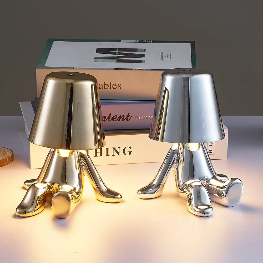 Lampe de chevet design petit bonhomme en métal tactile or et argent