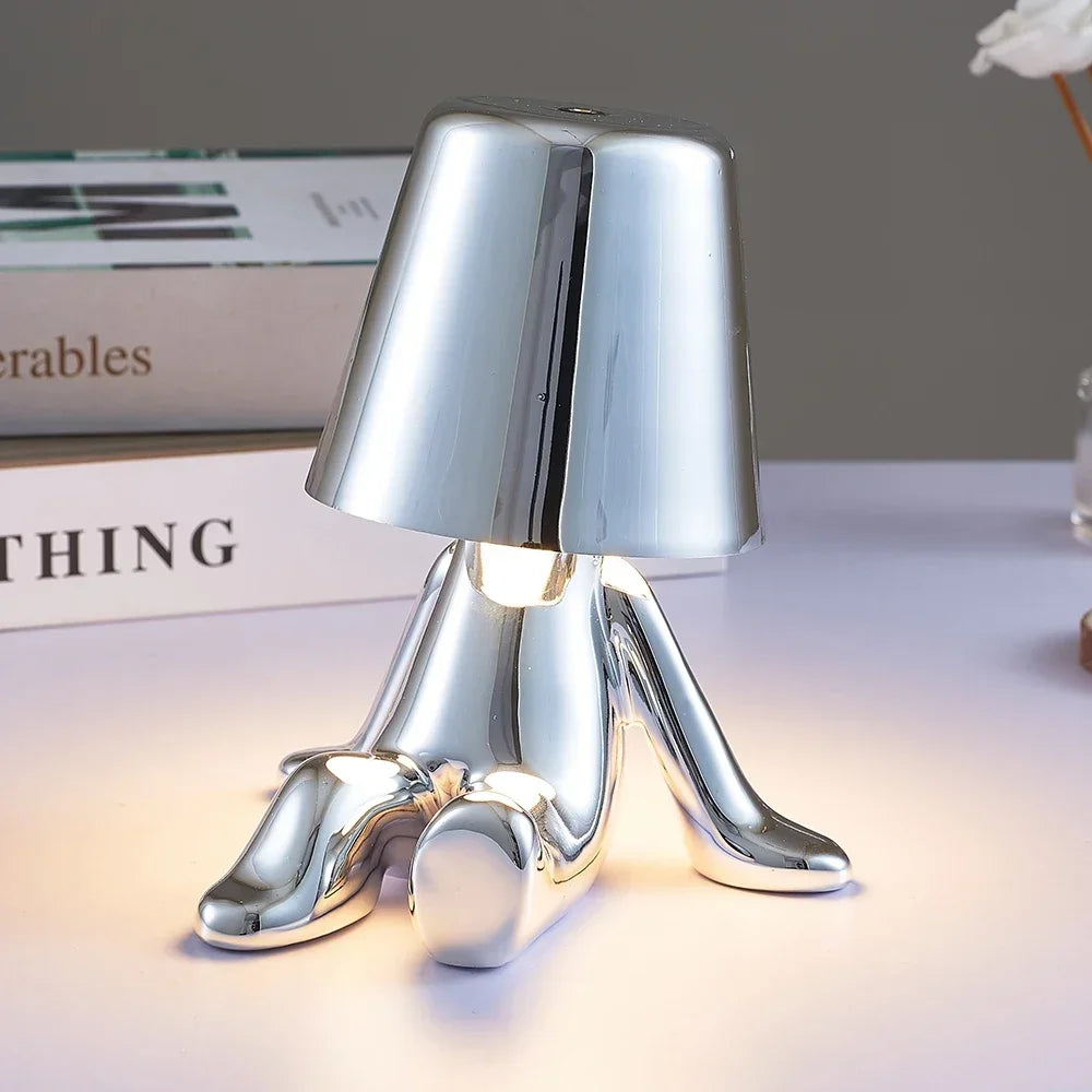 Lampe de chevet design petit bonhomme en métal tactile or et argent