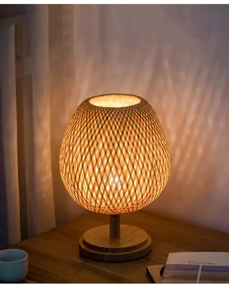 Lampe de chevet rotin bohème dôme sur pied en bois