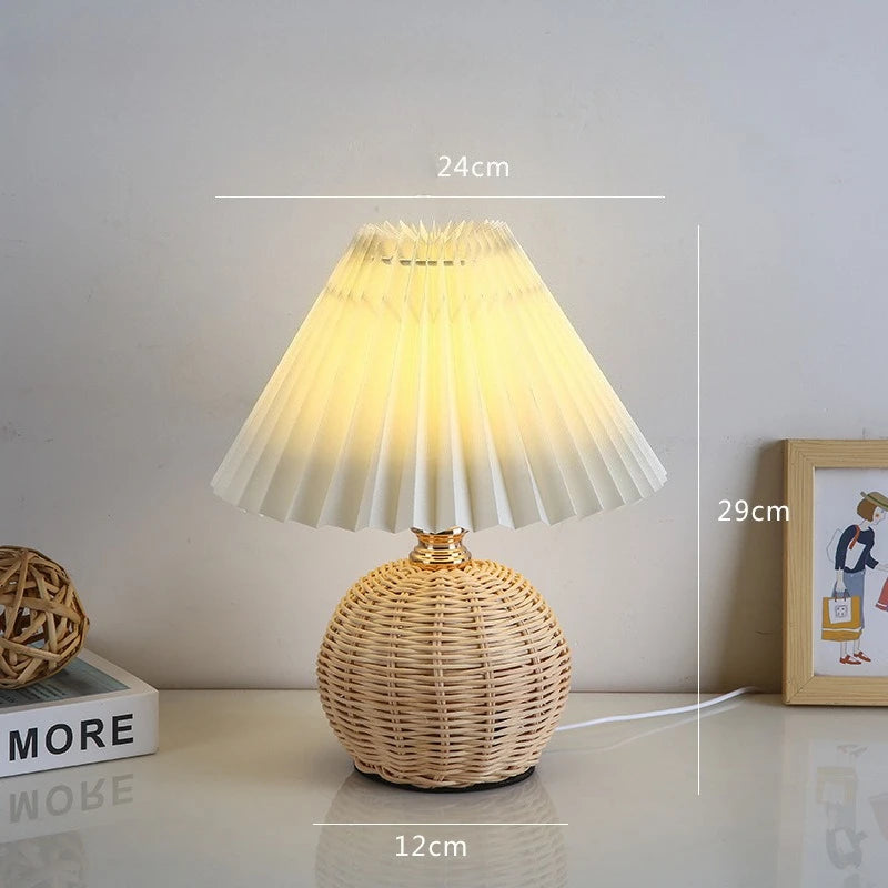 Lampe de chevet en rotin style bohème avec abat-jour plissé