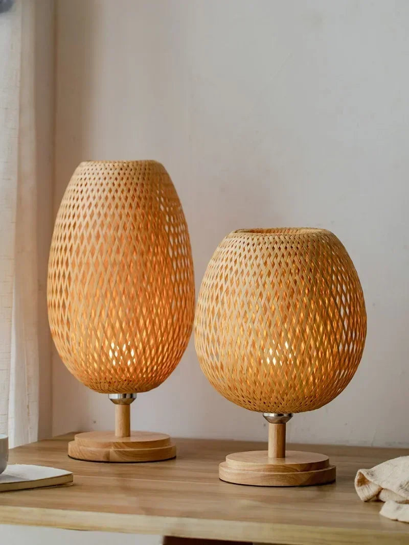 Lampe de chevet rotin bohème dôme sur pied en bois