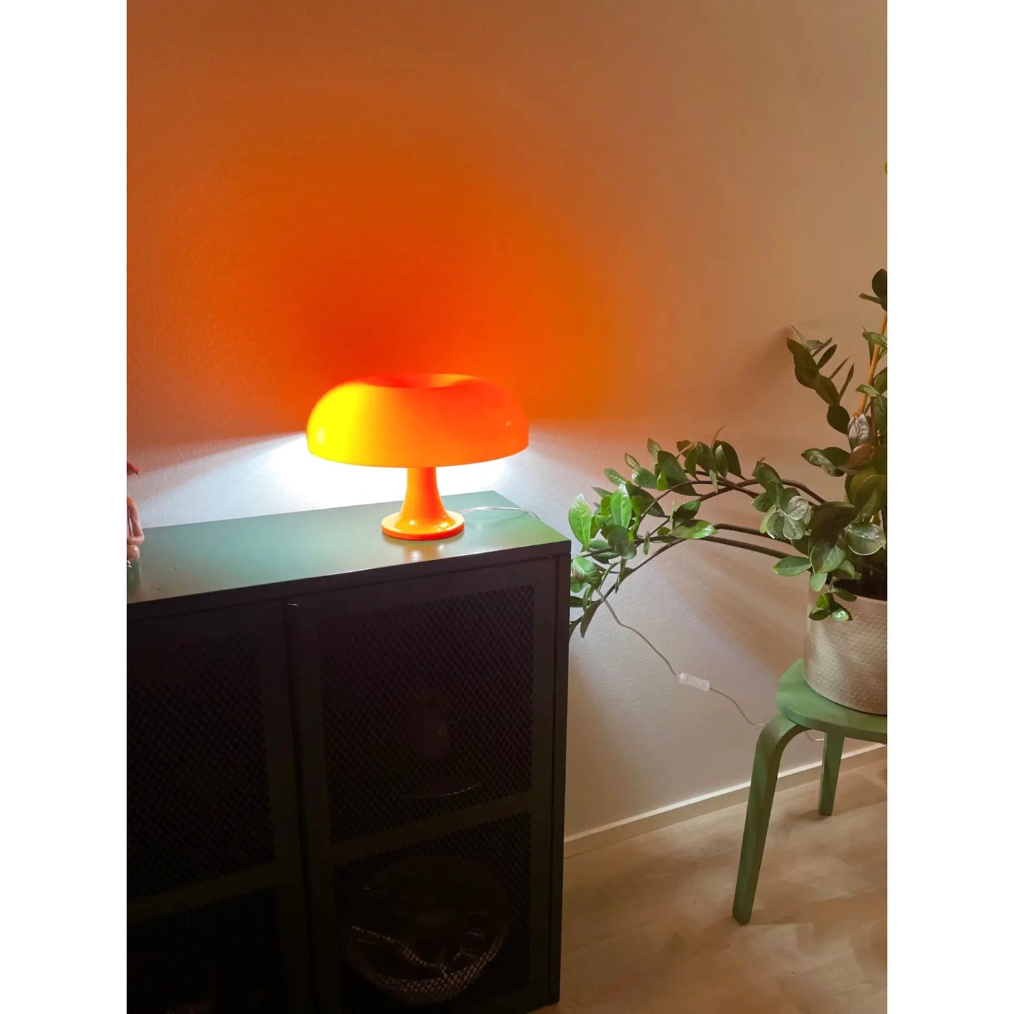 Petite lampe de chevet design en forme de champignon