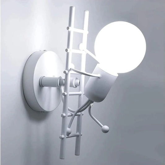 Lampe de chevet murale en métal en forme de bonhomme sur une échelle