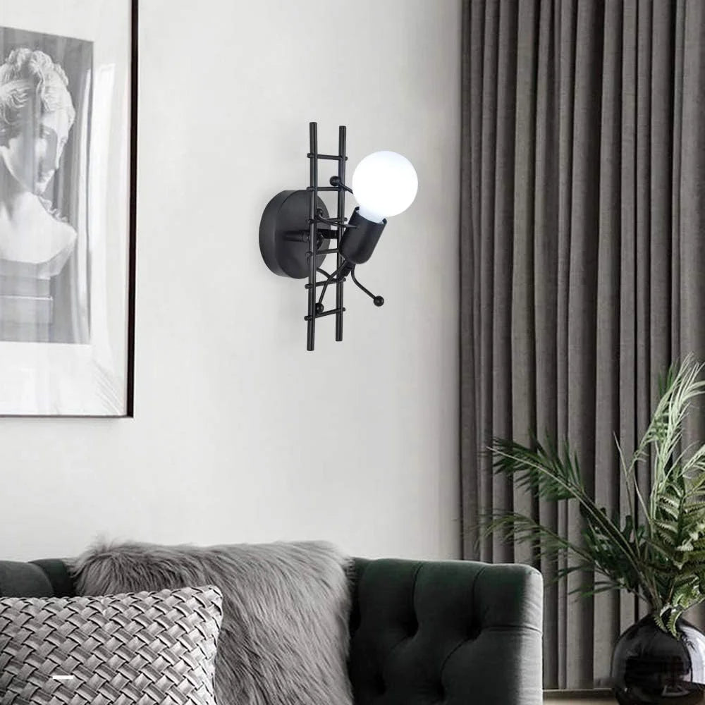 Lampe de chevet murale en métal en forme de bonhomme sur une échelle