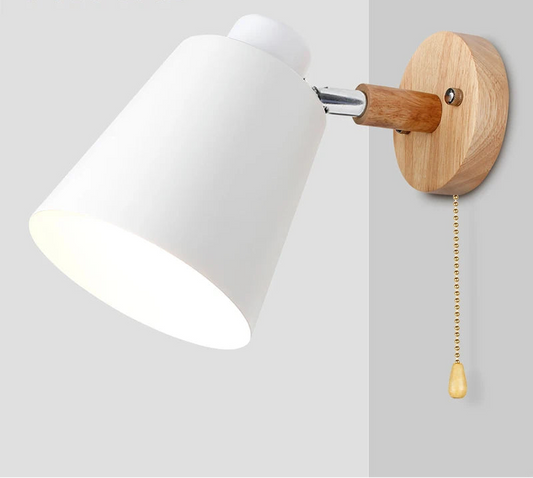 Lampe de chevet murale  scandinave avec abat-jour en métal et base en bois avec interrupteur à cordon