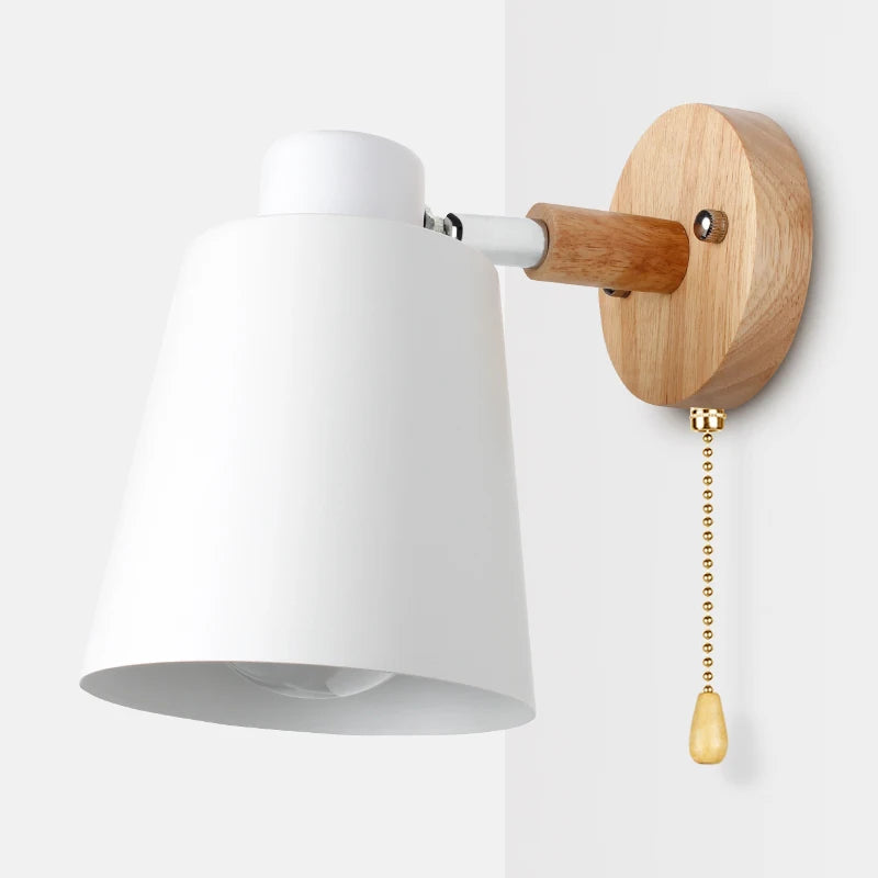 Lampe de chevet murale  scandinave avec abat-jour en métal et base en bois avec interrupteur à cordon