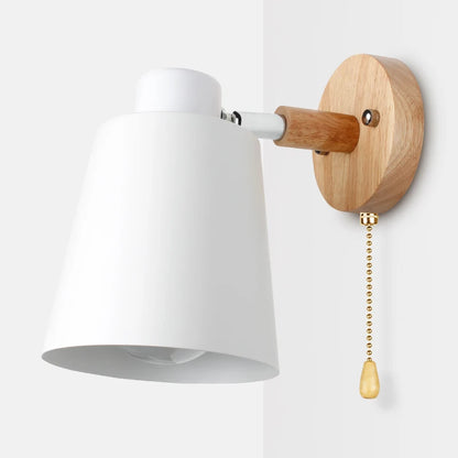 Lampe de chevet murale  scandinave avec abat-jour en métal et base en bois avec interrupteur à cordon