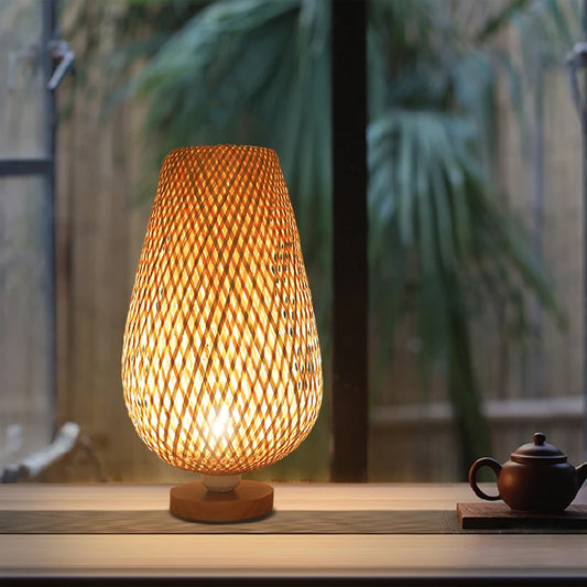 Lampe de chevet en rotin style bohème sur pied en bois