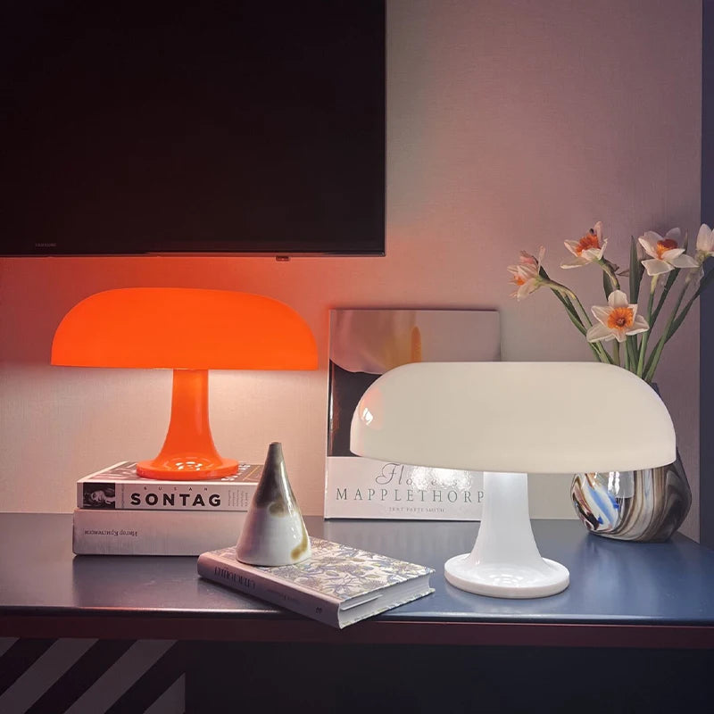 Petite lampe de chevet design en forme de champignon