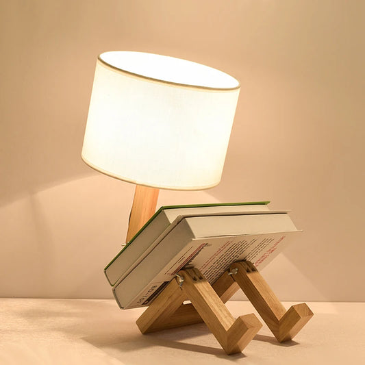 Lampe de chevet en bois artisanale en forme de petit bonhomme