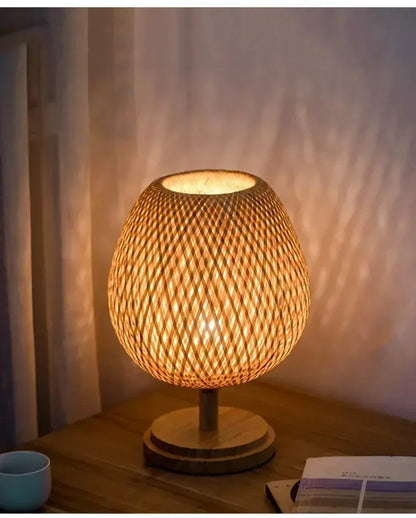 Lampe de chevet rotin bohème dôme sur pied en bois