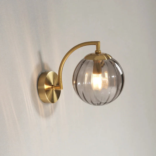 Lampe de chevet murale en métal avec boule en verre