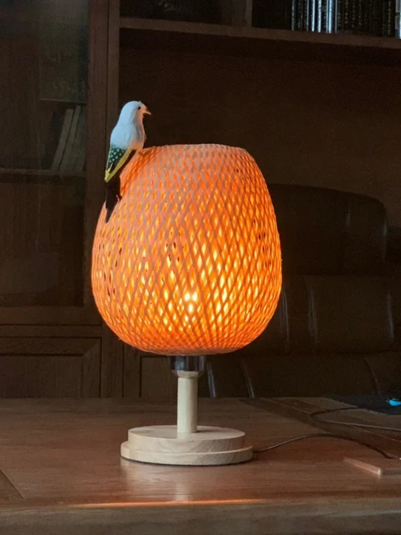 Lampe de chevet rotin bohème dôme sur pied en bois