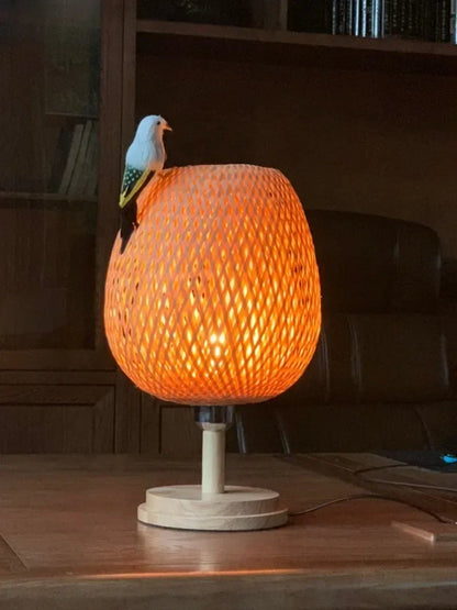 Lampe de chevet rotin bohème dôme sur pied en bois