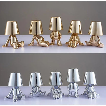 Lampe de chevet design petit bonhomme en métal tactile or et argent