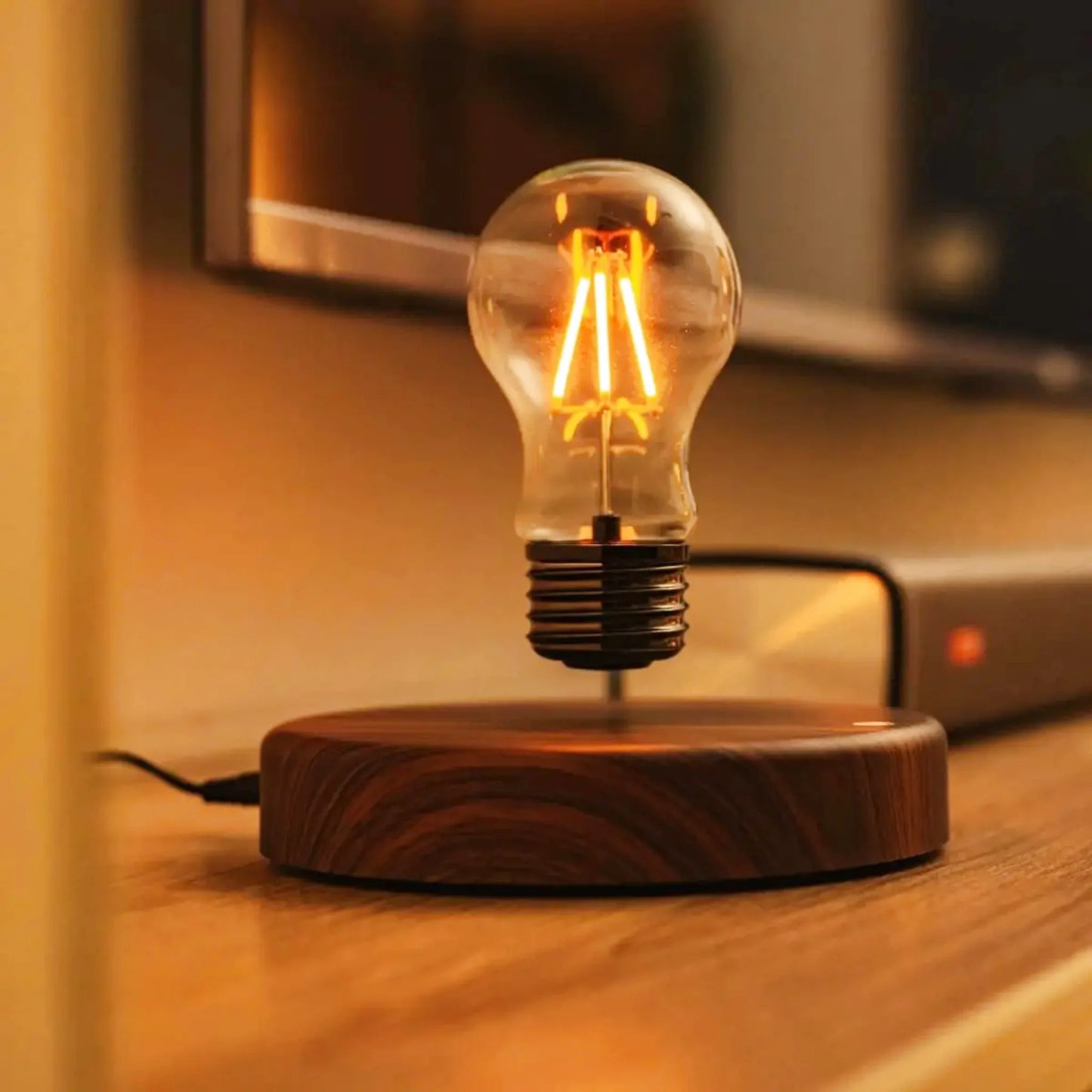 Lampe de chevet en bois vintage avec ampoule en lévitation