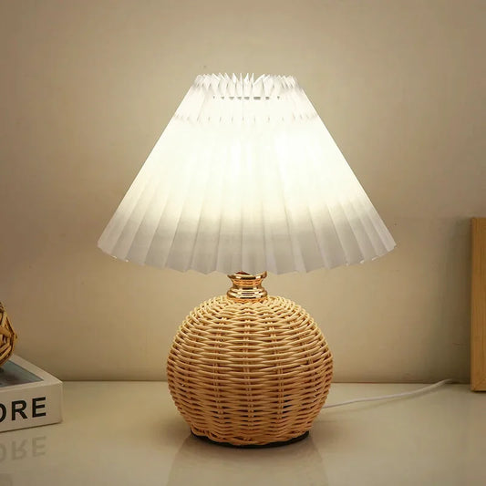 Lampe de chevet en rotin style bohème avec abat-jour plissé