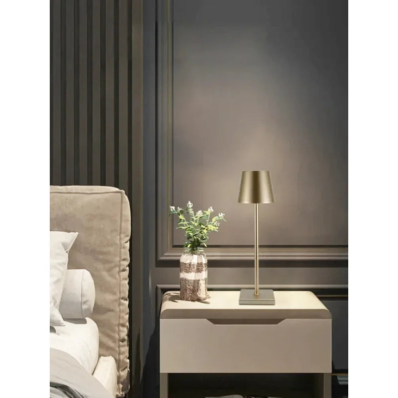 Lampe de chevet sans fil & rechargeable en métal